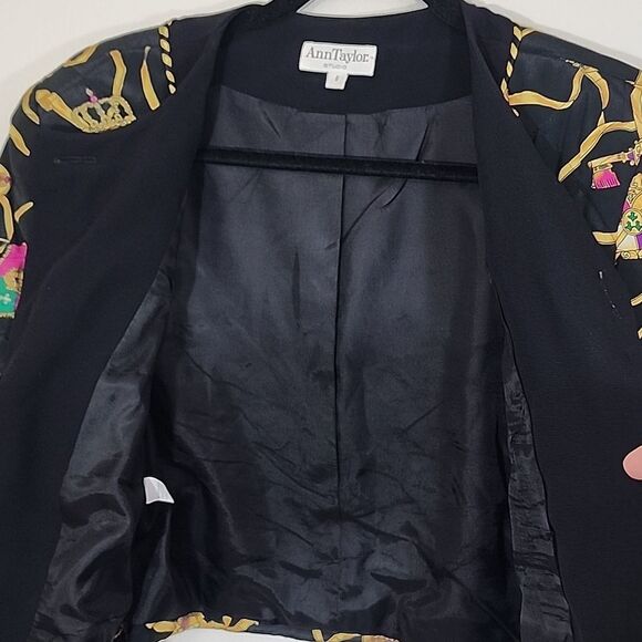 Ann Taylor Vintage Quilted Crown And Bow Printed Cropped Jacket Size 6 - Picture 7 of 8